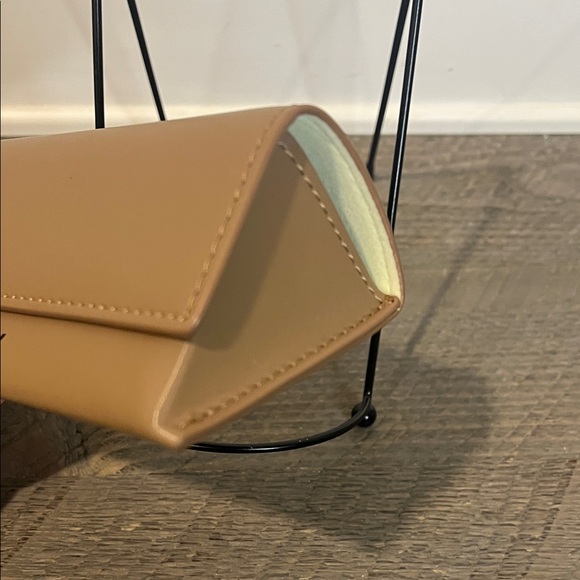 BURBERRY London England Tan / Brown Leather Sunglass / Eyeglass Case Like New - Picture 6 of 8